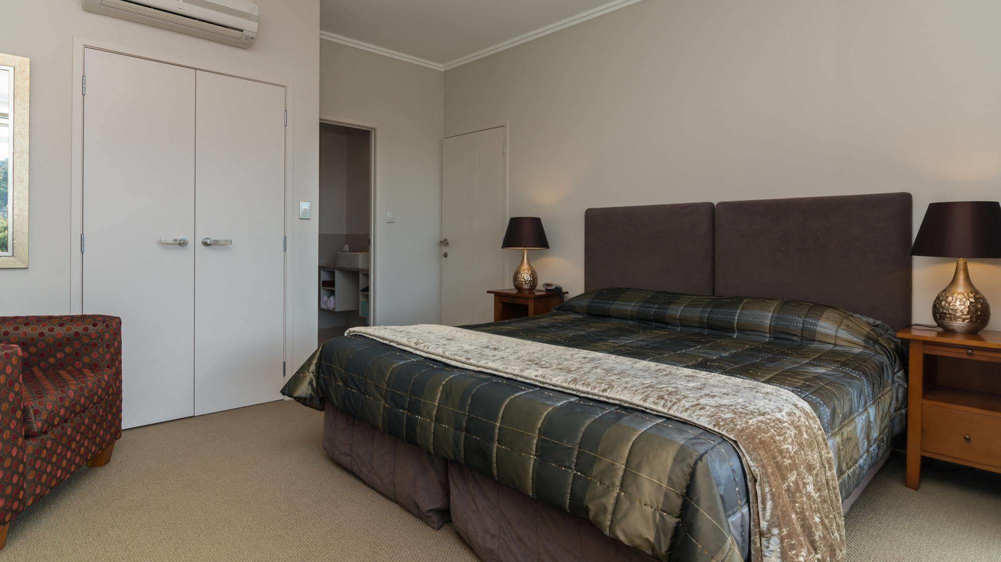 Decks Of Paihia Bed and Breakfast Exteriör bild