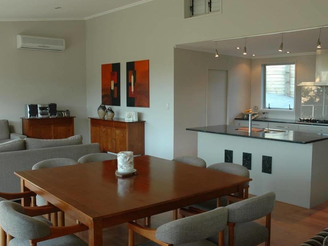Decks Of Paihia Bed and Breakfast Exteriör bild